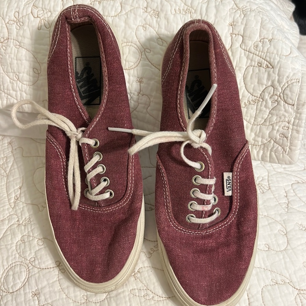 Vans Authentic Shoe size 7.5 women, size 6 men